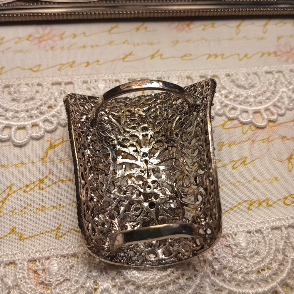 Vintage Filigree Scarf Ring - Picture 4 of 10